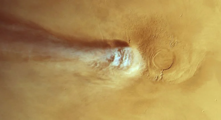 Imagen de la nube alargada de Arsia Mons, tomada por la sonda Mars Express de la Agencia Espacial Europea el 24 de junio de 2024. Crédito: ESA/DLR/FU Berlín